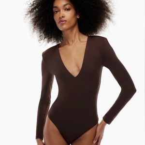 Babaton Contour Shoulder Pad V-Neck Bodysuit - Rich Mocha Brown (NWT)